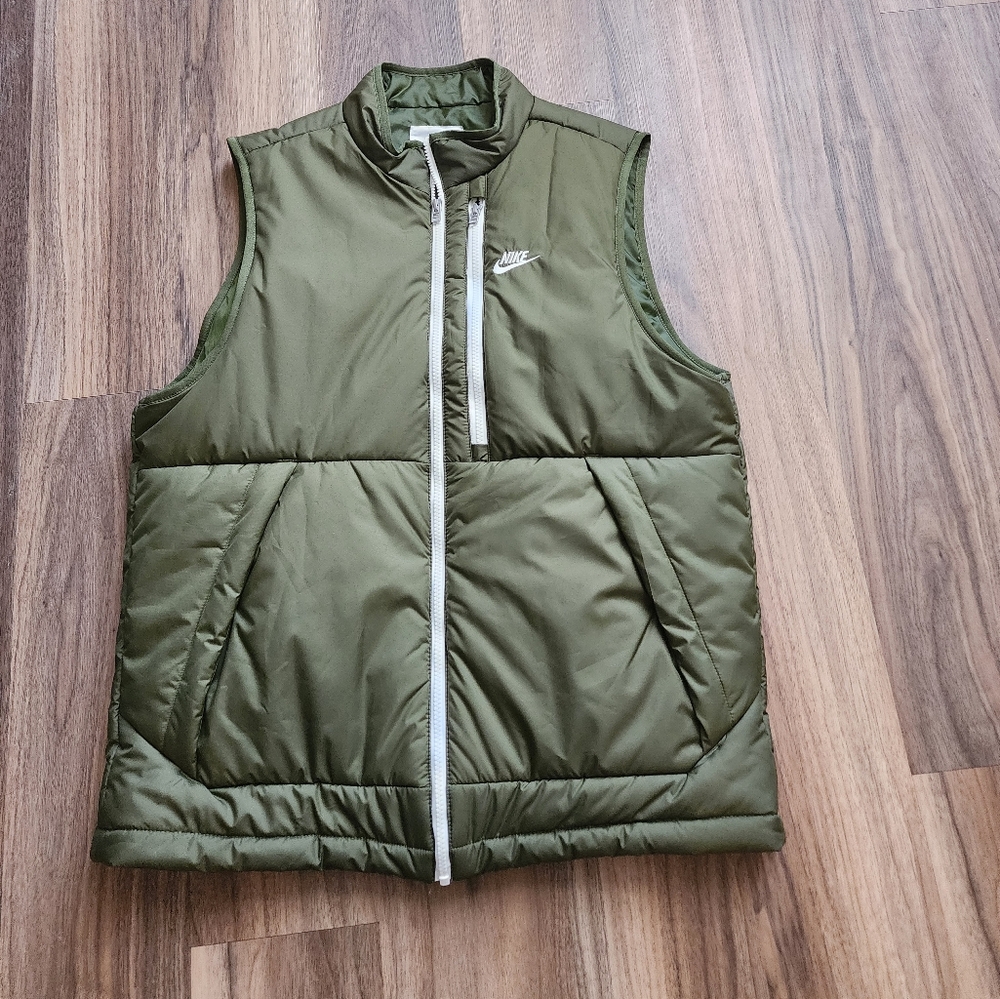 Men's Nike Wind Runner Vest Jacket. NWOT. Only worn once indoors.
